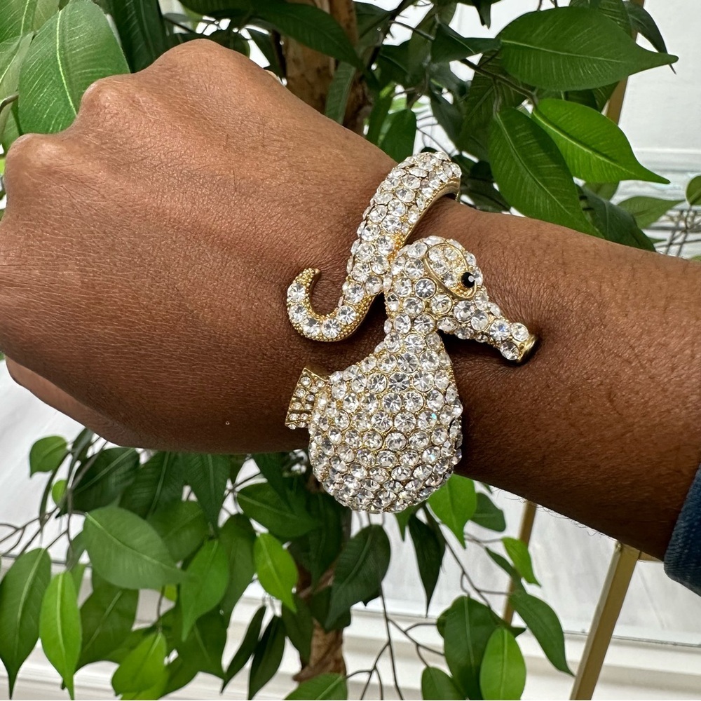 Sparkly Seahorse Bangle